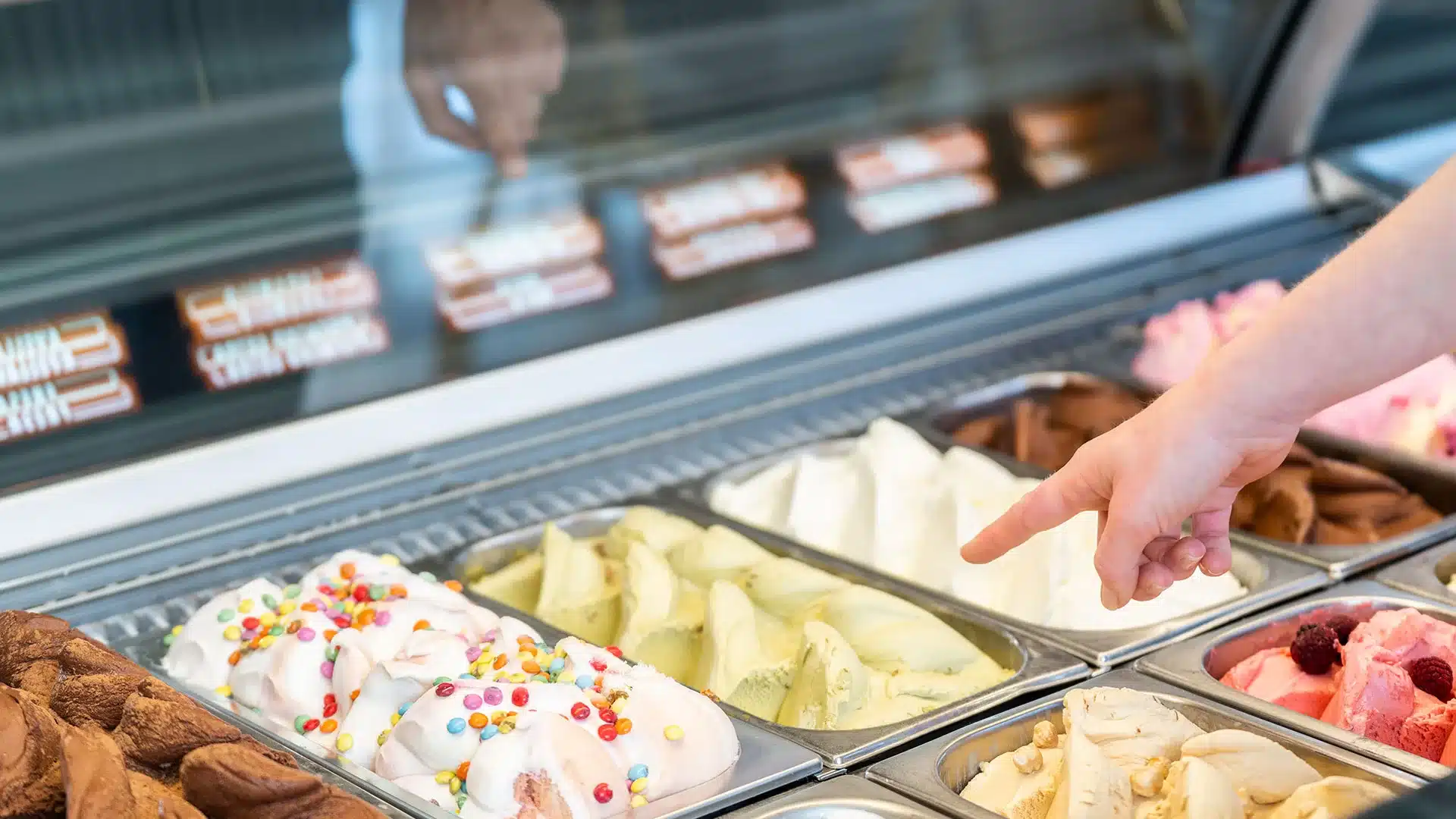 Como escolher a vitrine expositora para gelateria?